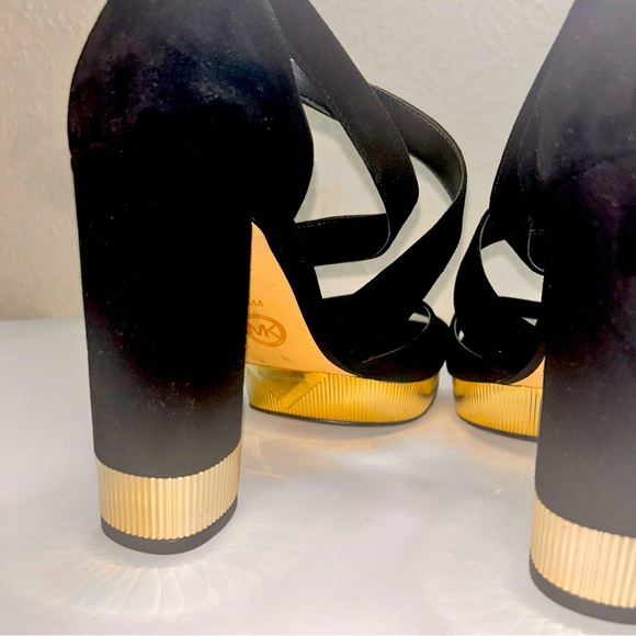 Stunning MICHAEL KORS platform suede sandal with chunky gold heel. - Picture 7 of 12